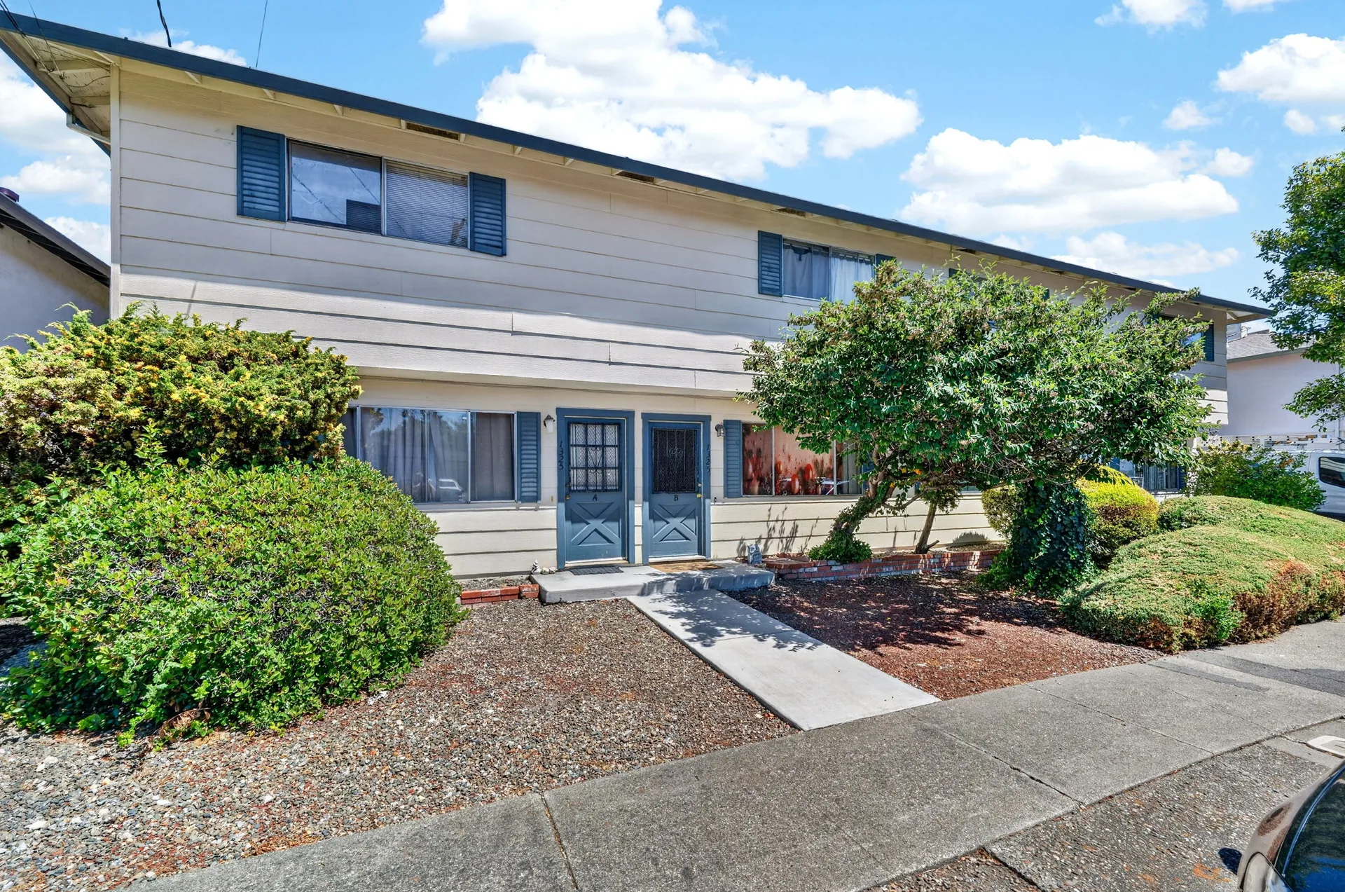 1325 Edwards Ave