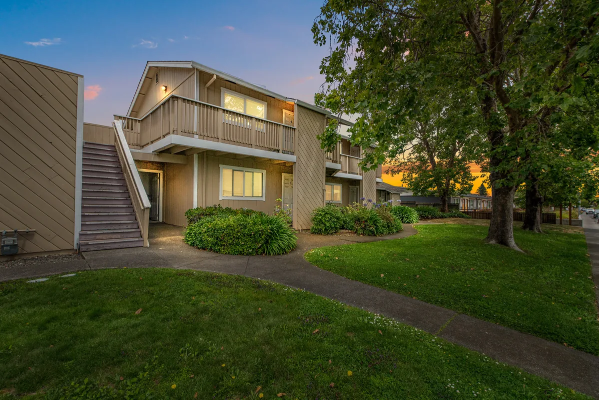 8276 Lancaster Dr, Cotati, CA 94931